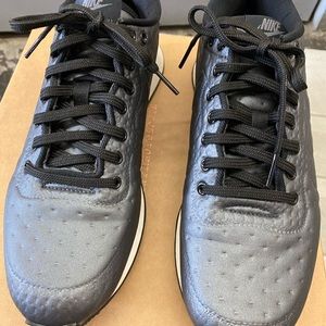 Nike, size 8.5, silver/gray